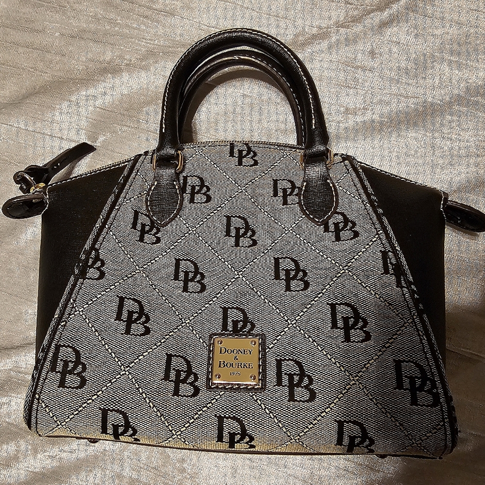 NWT Dooney and Bourke Crossbody - Picture 3 of 9